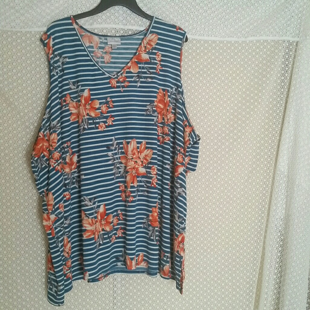 avenue plus size 30/32 5x cold shoulder top used